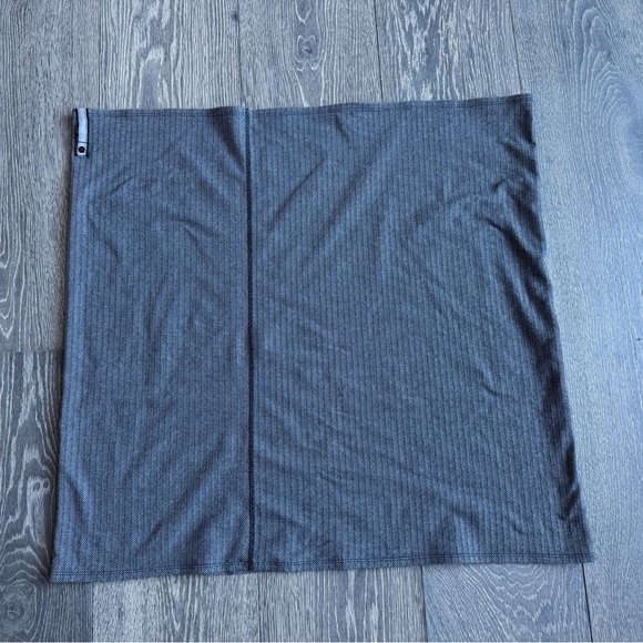 Lululemon Vinyasa Scarf in Black Herringbone - Picture 9 of 10